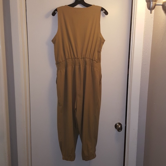 Cropped Jumpsuit with zipper & fringe details - Picture 4 of 5